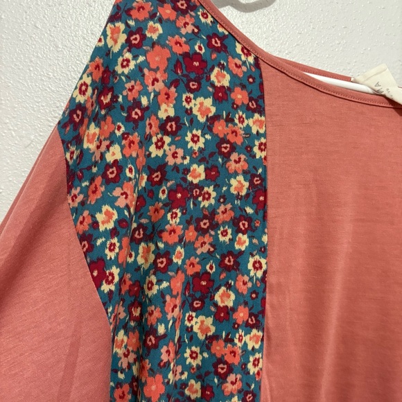 ANDREE BY UNIT Floral Boho Hippie Poncho Sleeve Floral Shirt Size Medium. - Picture 5 of 6